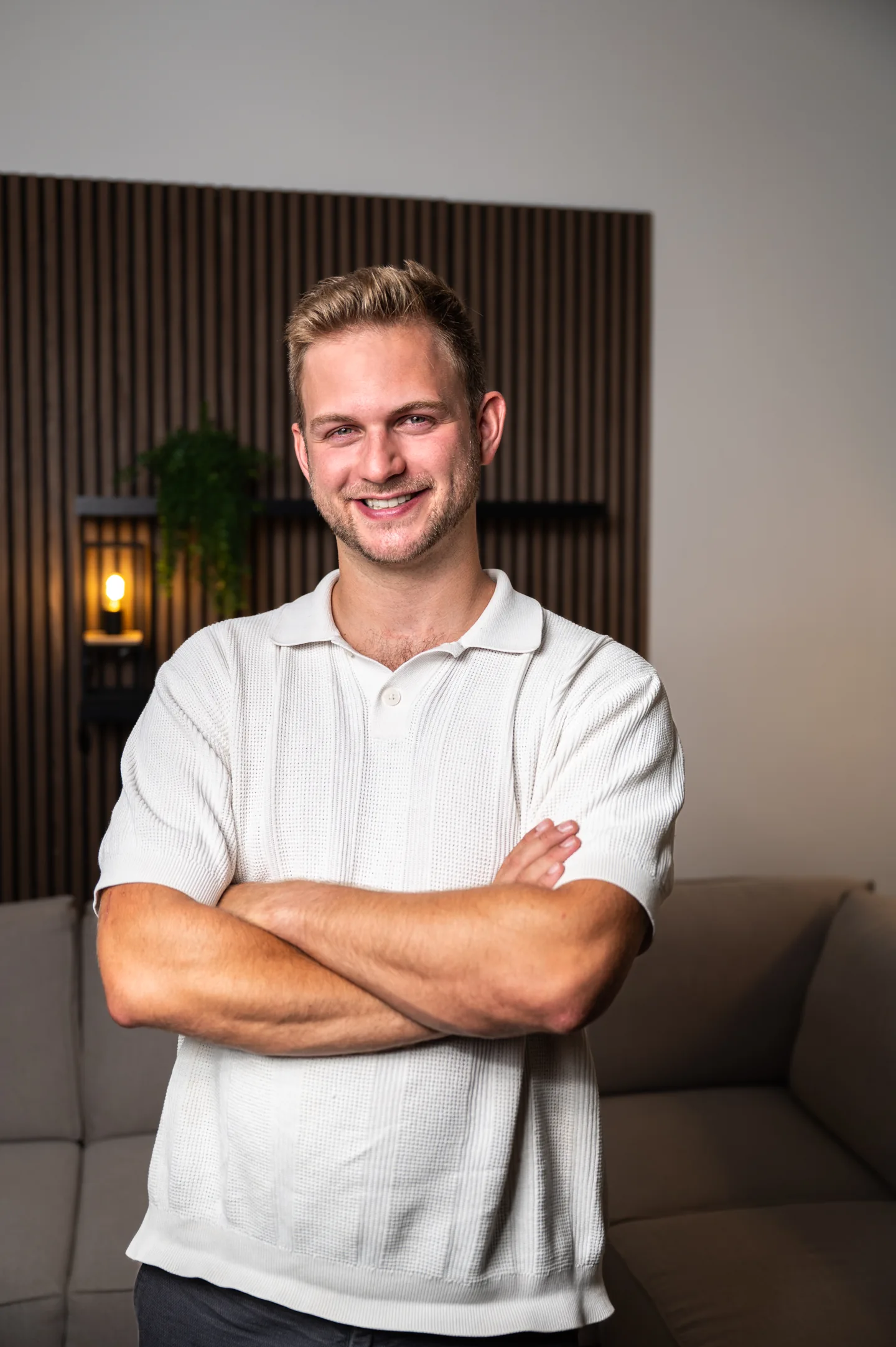 Marco lacht in die Kamera